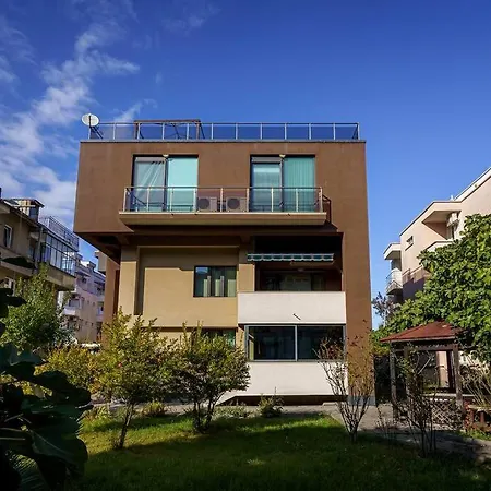 빌라 луксозна триетажна къща в центъра на *