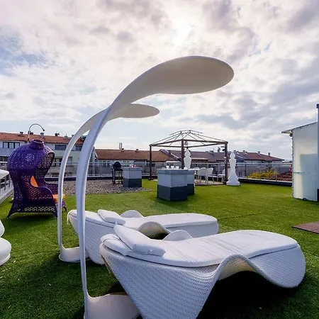 луксозна триетажна къща в центъра на 빌라