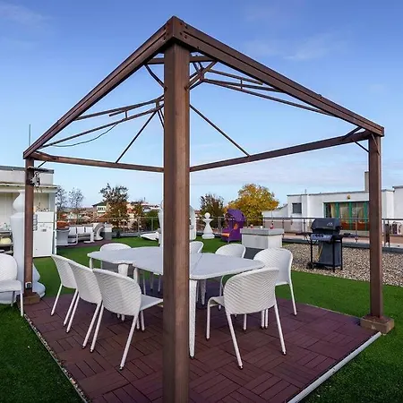 Villa луксозна триетажна къща в центъра на Primorsko