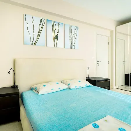 луксозна триетажна къща в центъра на * 프리모르스코