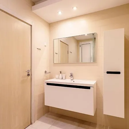 빌라 луксозна триетажна къща в центъра на *