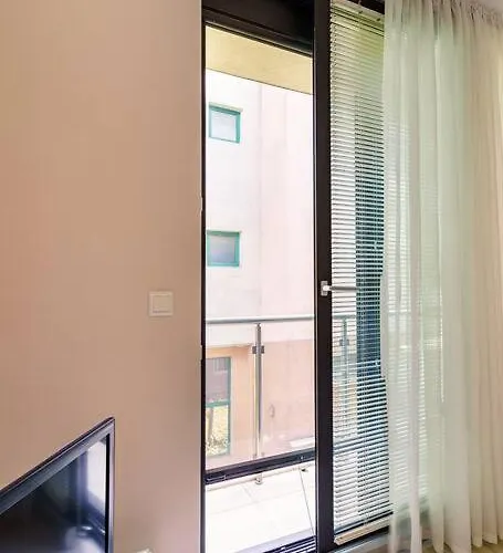 луксозна триетажна къща в центъра на Villa *