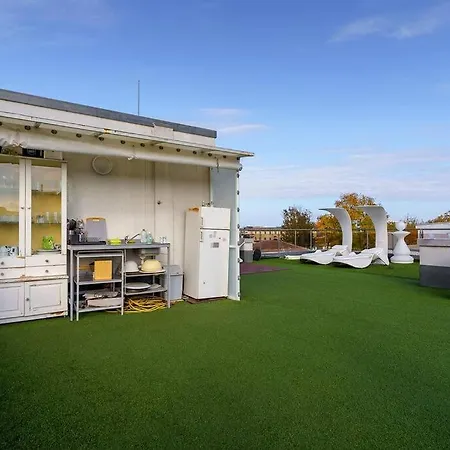 Villa луксозна триетажна къща в центъра на Primorsko