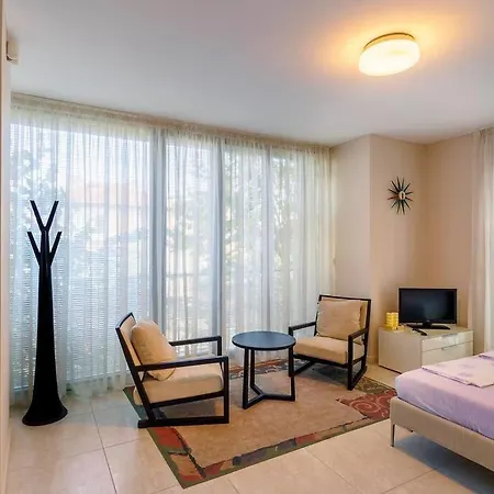 Villa луксозни за гости - мира