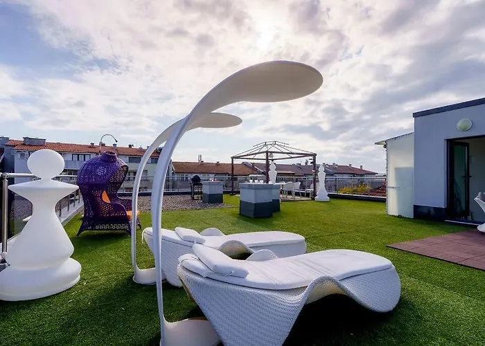 луксозна триетажна къща в центъра на Willa