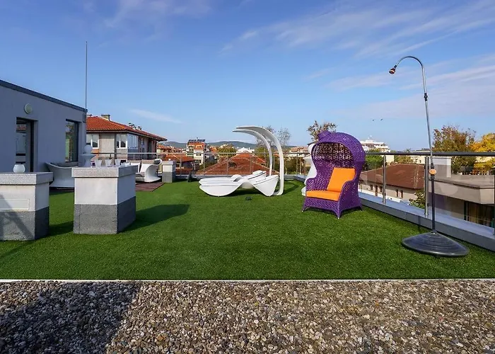 Willa луксозна триетажна къща в центъра на