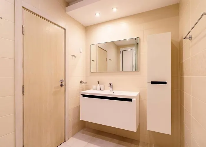 Willa луксозна триетажна къща в центъра на *